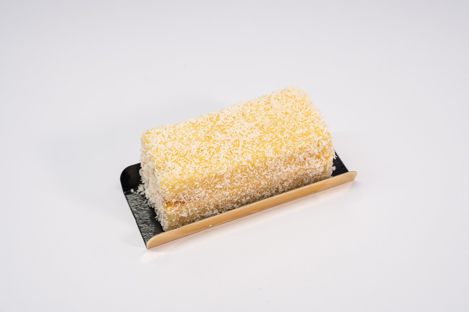 Pastel borracho de coco con crema pastelera