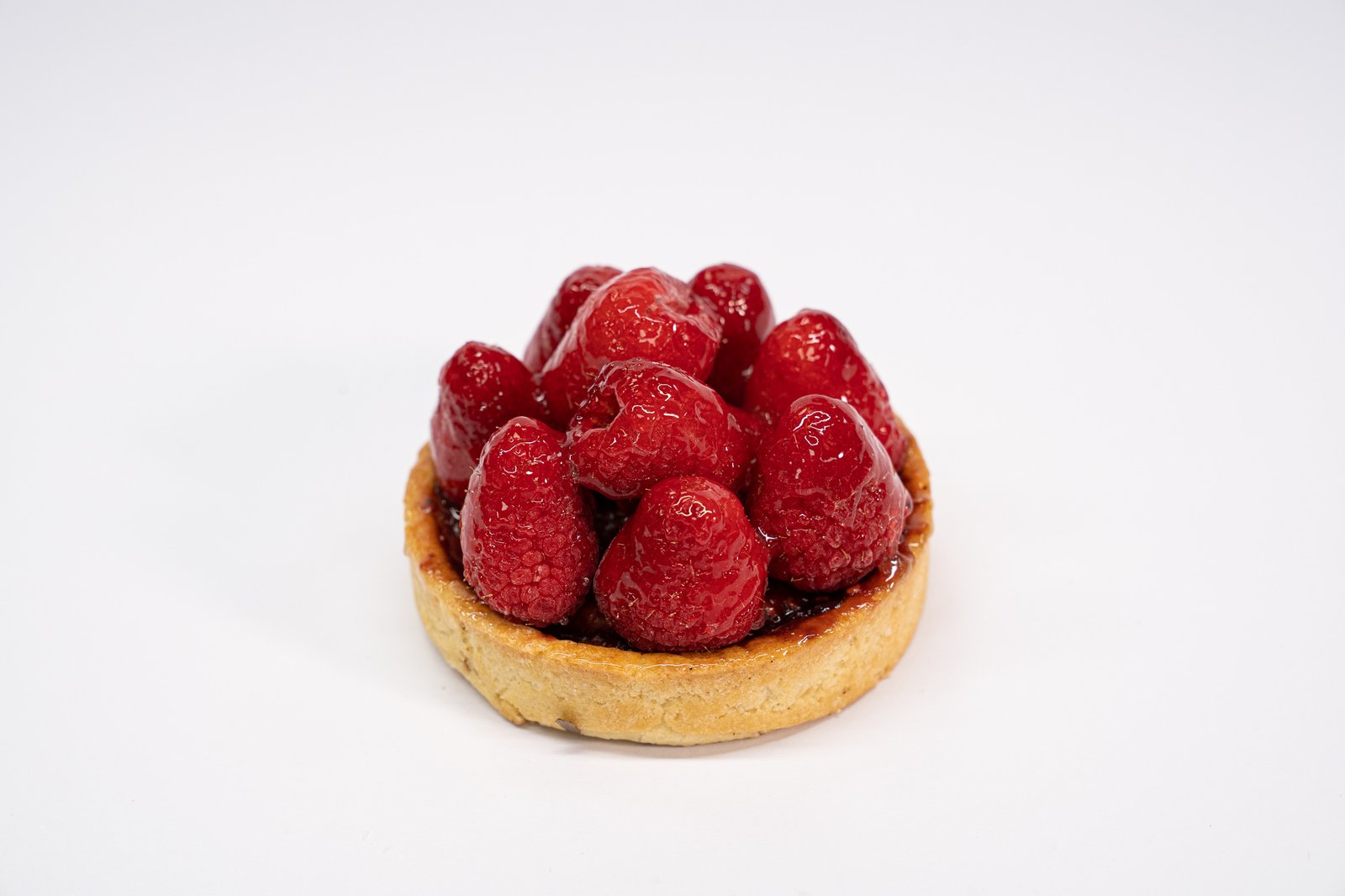 Pastel tartaleta de frambuesa y crema pastelera