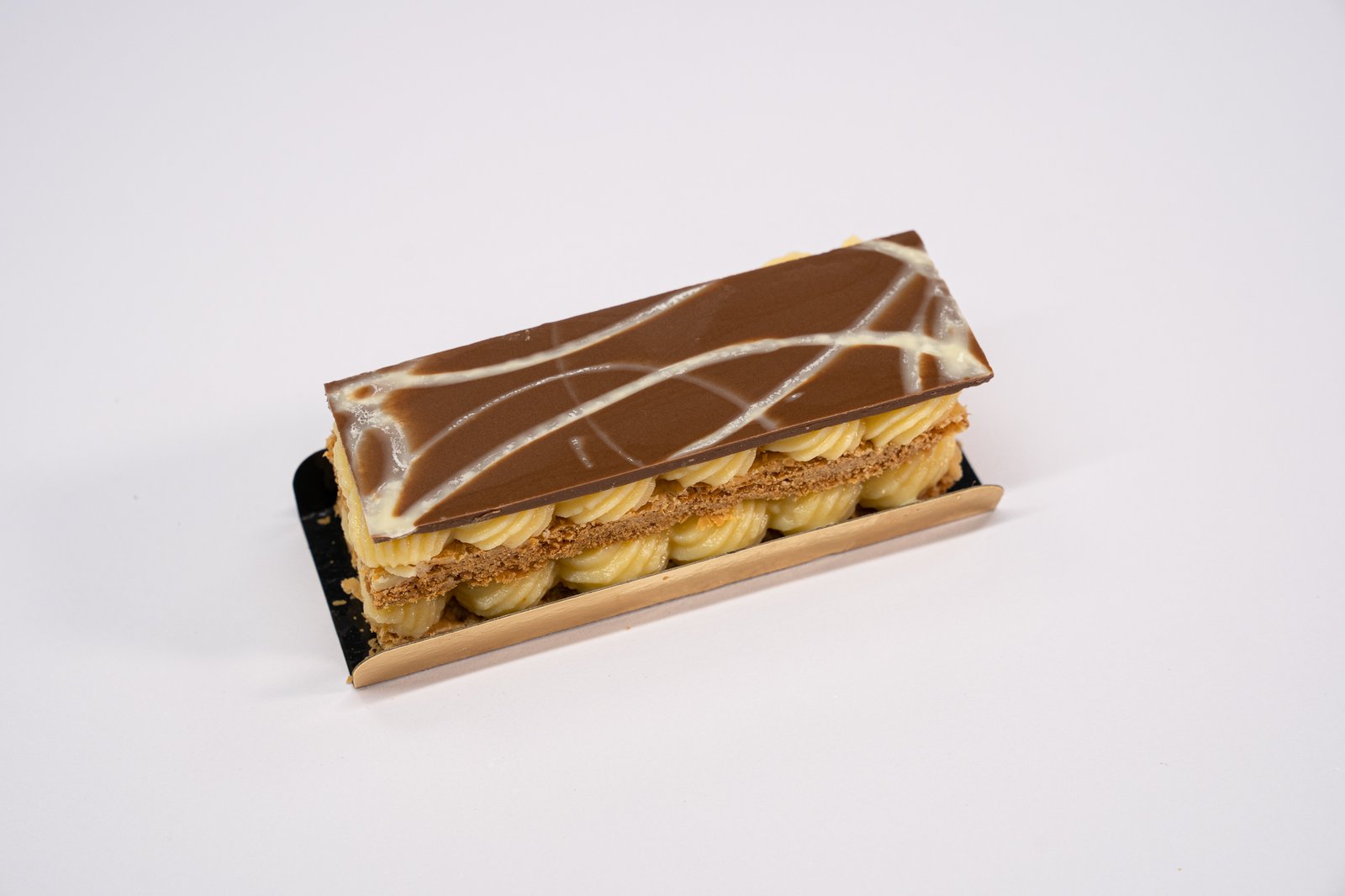 Pastel milhojas de crema pastelera y chocolate