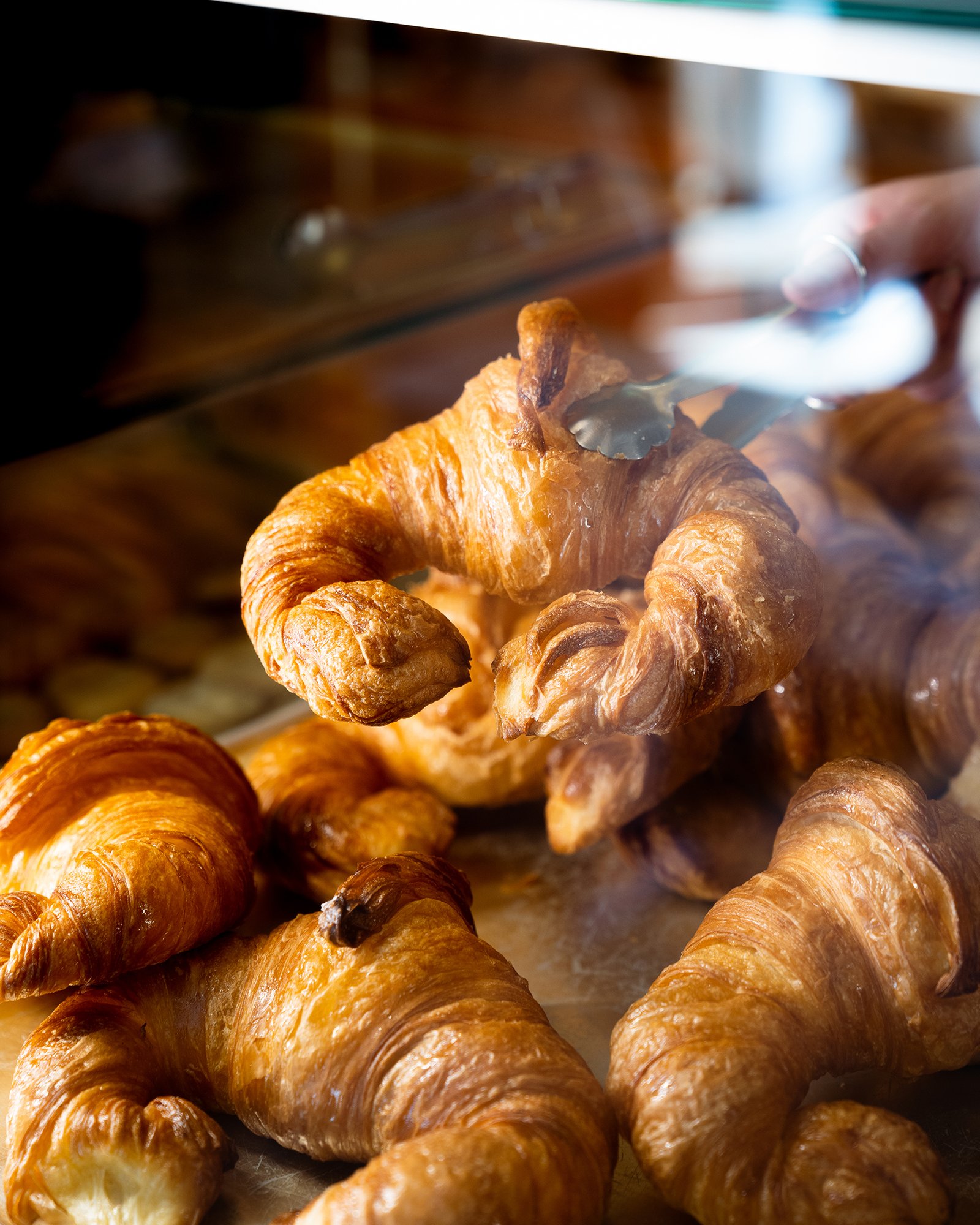 Croissant artesanal recién horneado